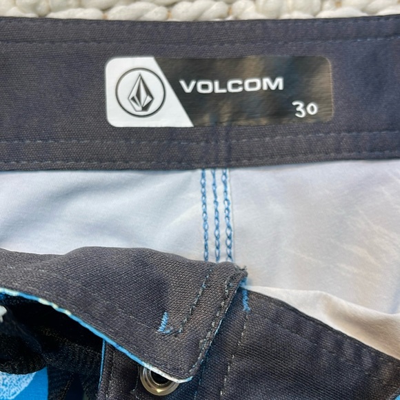 Volcom Board Shorts size 30 - Picture 4 of 6